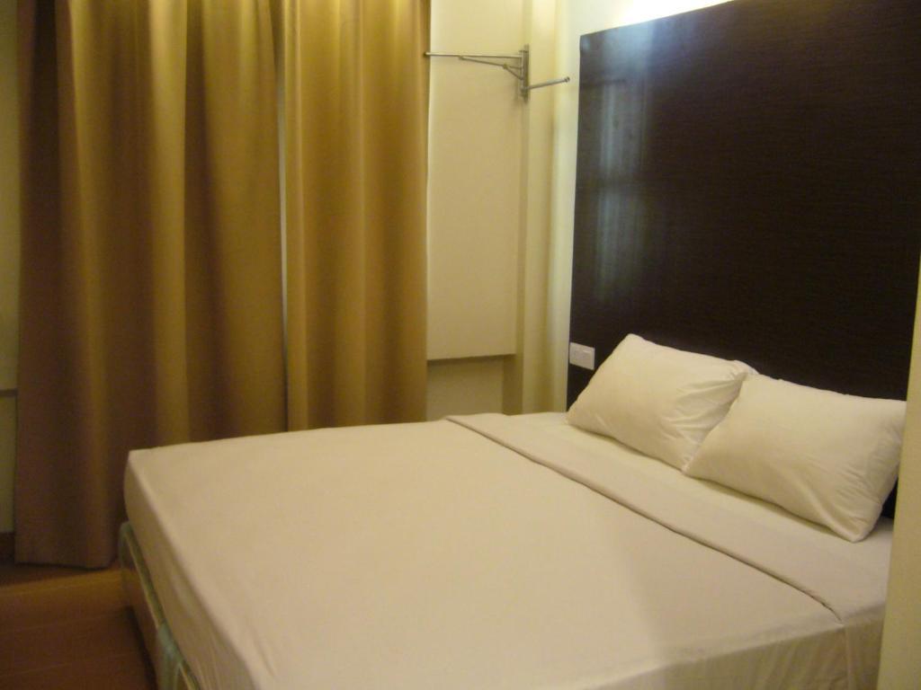 Yomi Hotel Kota Kinabalu Room photo